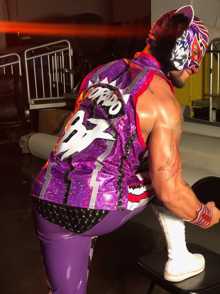 LuchadorLD's tweet photo. Smackdown and I were lucha lit last night! My gear was on point and body jacked! @raptors inspired gear made by... me! #bodycat https://t.co/efXDs4nPCf