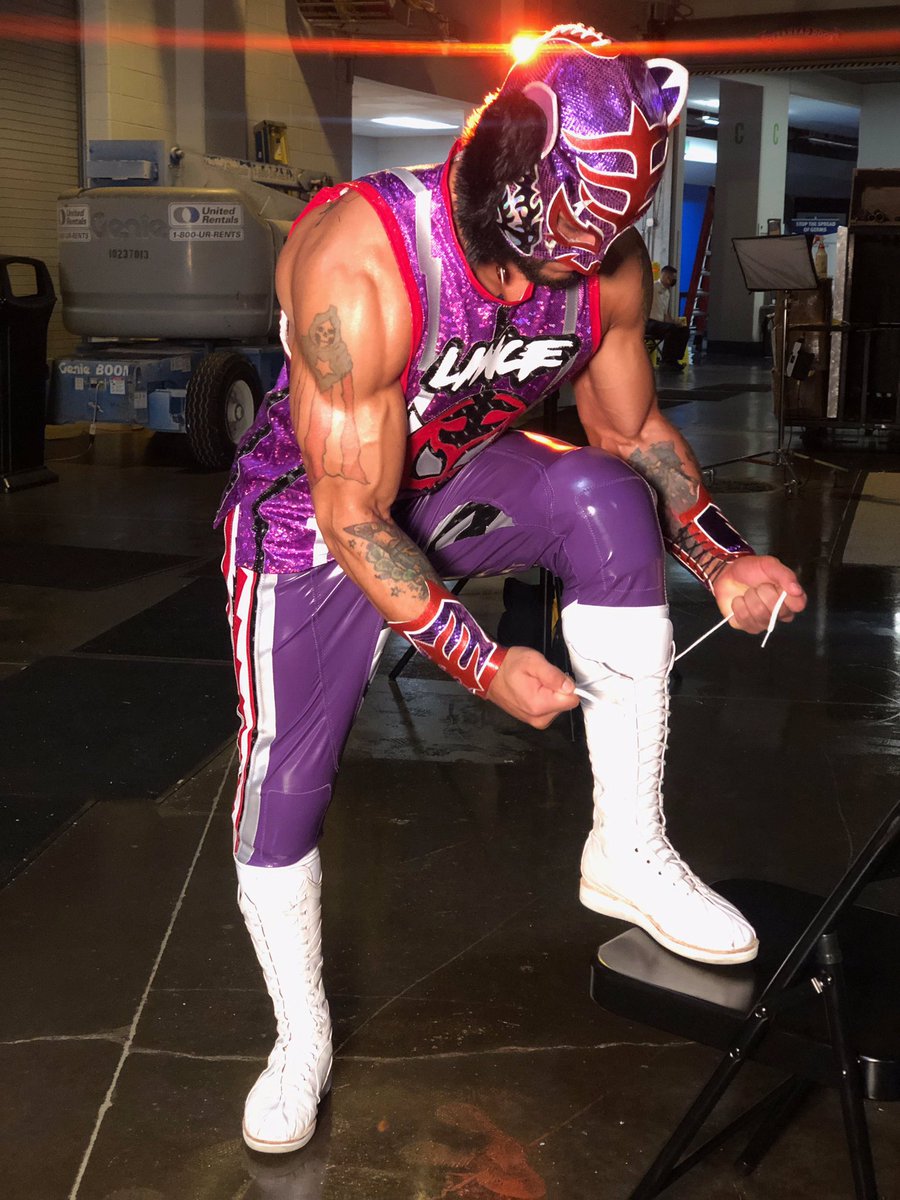 LuchadorLD's tweet photo. Smackdown and I were lucha lit last night! My gear was on point and body jacked! @raptors inspired gear made by... me! #bodycat https://t.co/efXDs4nPCf