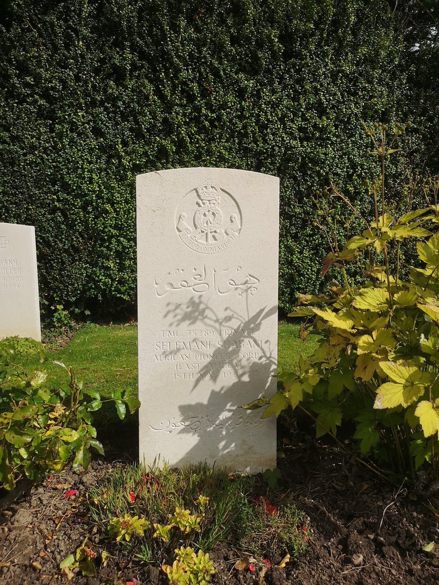 CoganMatthew's tweet photo. An amazing tour around @CWGC Stonefall Cemetery this morning by the brilliant @ElizbethjmSmith. Some harrowing but well researched personal stories from across the site and brilliant to point out the graves of some Soviet troops as well as an interesting Muslim grave. https://t.co/cRh7n5EtSn