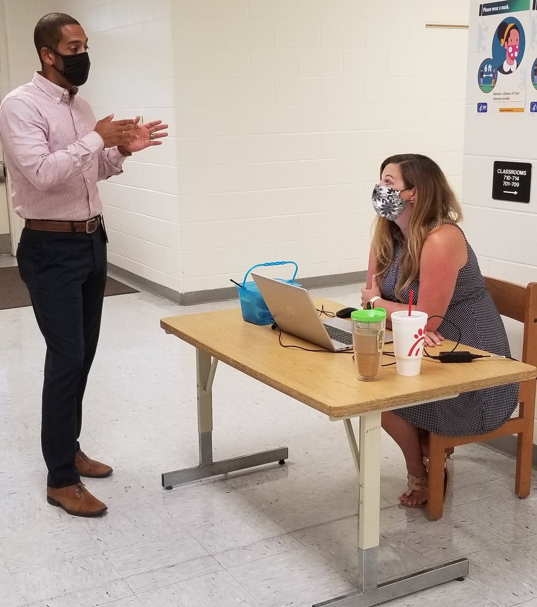 DCMS_hornets's tweet photo. You had to be there! Conversation between teacher and Tech Integration Specialist #EmpowerCPS #MaskTalk https://t.co/qN6bWO1xeu