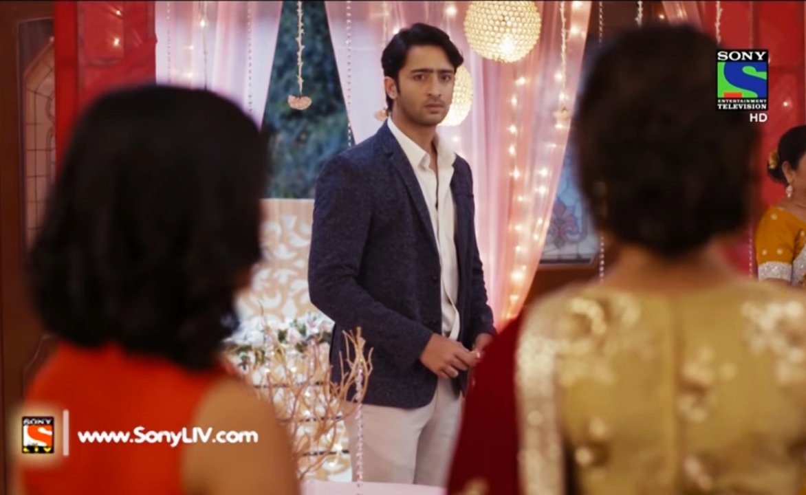 phirleaya_dil's tweet photo. It hurts when you have someone in your heart but you can't have them in your arms.

@Shaheer_S @IamEJF 

#4YrsOfDevKiDeewangi https://t.co/RNEUqLs9sh