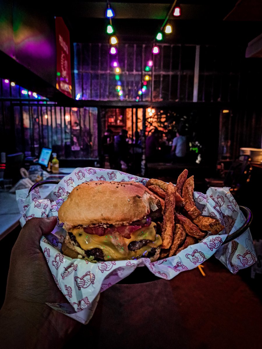 ¡Agendá! Del lunes 14 al domingo 20 de septiembre celebramos la #SemanaDeLaHamburguesa 🍔😋Haremos un tour gastronómico virtual por la ciudad, habrá campeonato de hamburguesas, promociones, cocina en vivo y mucho más...
Más info: turismo.cordoba.gob.ar/semanadelahamb…