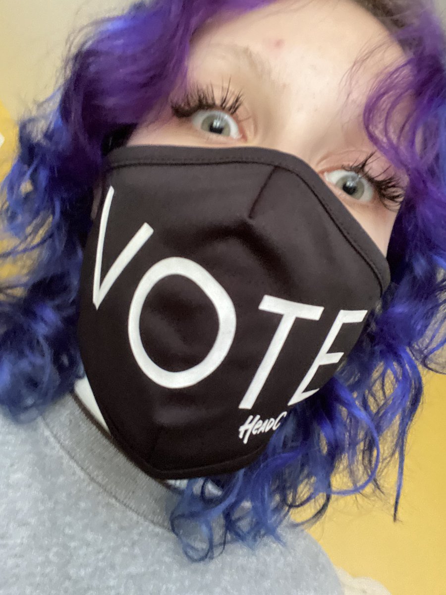 register to vote at headcount.org or text VOTER to 40649 if you haven’t yet!!! #thefutureisvoting #voteready @HeadCountOrg 
im baby n im allowed 2 VOTE