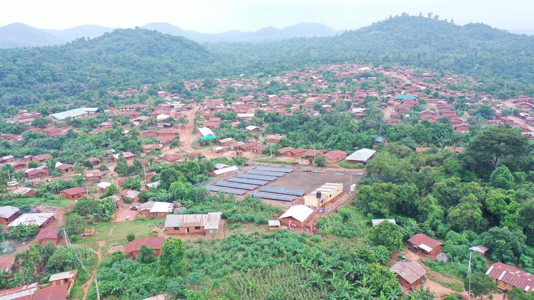 Many thanks @REA Team who visited our Mini Grid site in Olooji Community Ogun State today. We are happy with the feedback and will continue to do more🙏🙏🙏
#Solar Minigrid
#RuralElectrification
#RenewableEnergy