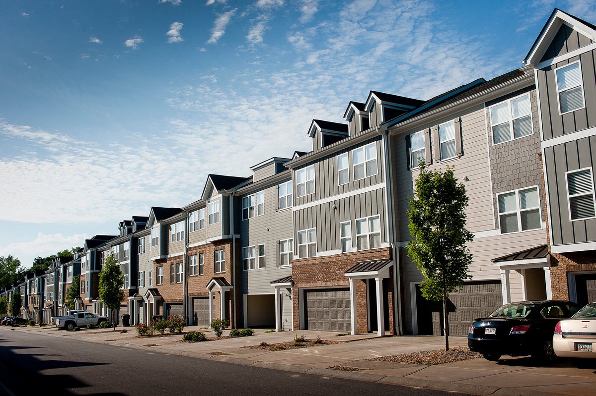 burnsychance's tweet photo. hmu if you wanna sublease in Athens Ridge townhomes. Dm me for more info https://t.co/o9n3CCGoQL