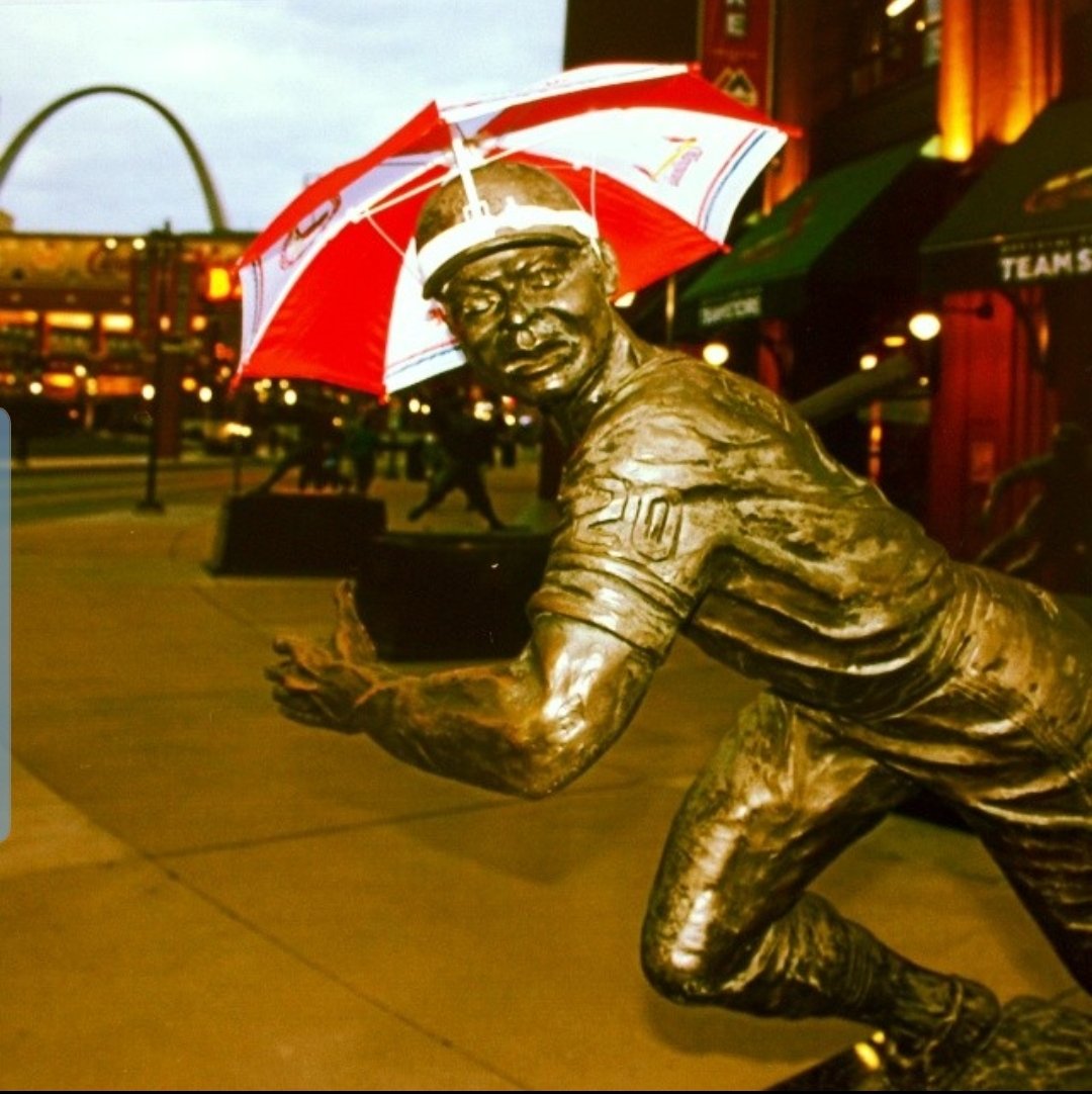 AtipofMYredSTL's tweet image. It's somewhat fitting that a light drizzle like tears from the heavens on the day Mr. Brock is being remembered.Thank Youuuu Louuuuuuu! #LouBrock #HOF85 #BeLikeBuck #RIP20