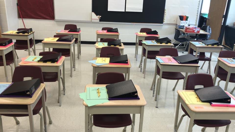 KPRETFO's tweet photo. #CovidClassSizes #RealNotFake
We have barely enough room for our 22 students and an EA. Disappointed to lose access to a calming room. https://t.co/AXnyx0aexS