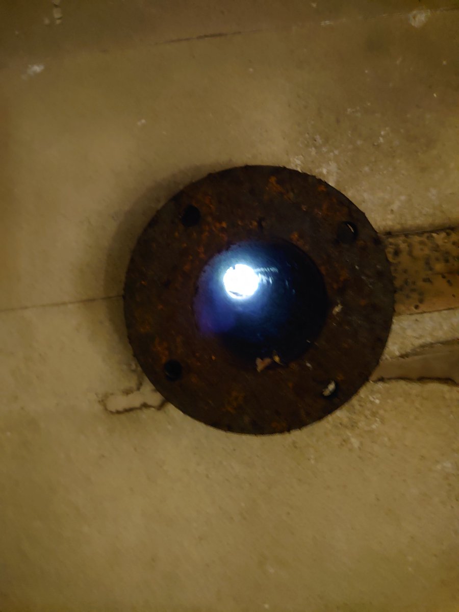 PaulMagan2's tweet image. Thank you everyone who commented yesterday.. I found the  @OrdnanceSurvey #OSBenchmark (Rivet) I was looking for! Can't find reference to it anywhere mind you. Royal Observer Corps Monitoring Post Castor. @Dennis_Maps @FascinatingFens. Had to go back!