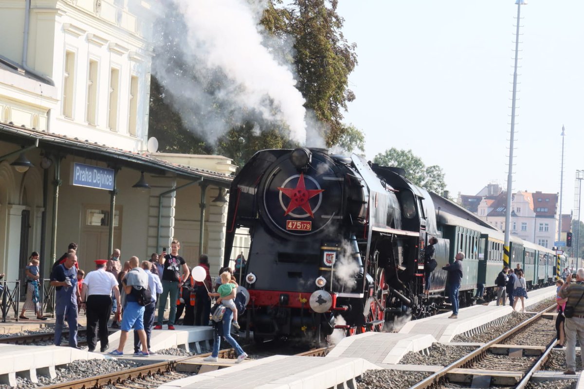 Děkujeme vám, že jste s námi přišli dnes oslavit svátek všech železničářů. 

#CeskeDrahy <a href="/Spravazeleznic/">Správa železnic</a> <a href="/PIDoficialni/">PID - mobilita budoucnosti</a>
