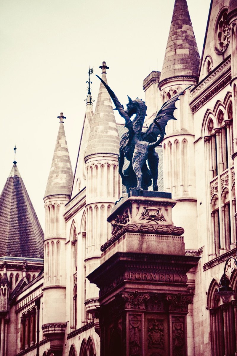 CAN YOU GUESS WHERE THIS #pic IS SHOT?
#SaturdayMotivation #weekend #weekendvibes 

TRY OUR NEW #sociallydistanced #london #outdoor SWEENEY TODD #walkingtour !!

Support our capital's great #entertainment &amp; #tourism industry

BOOK: ow.ly/NZpg50Bo35m