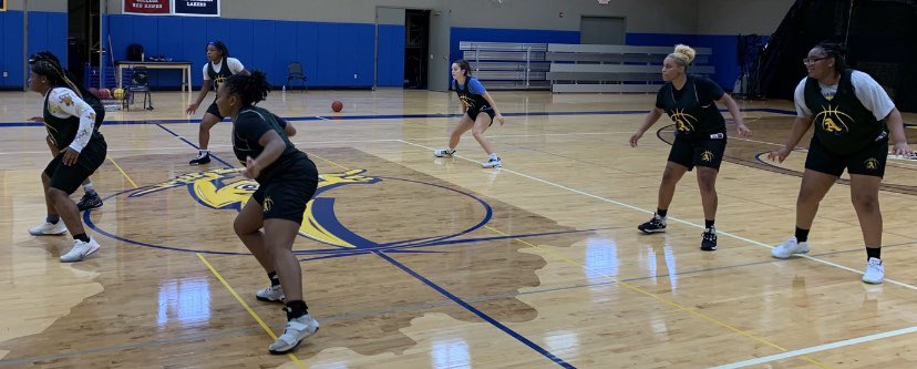 kmc5557's tweet photo. Defense- Effort...Desire...Communication...Technique...keep doin the work! ⁦@ancillawbball⁩ #Relentless https://t.co/MrvIM1wMsh