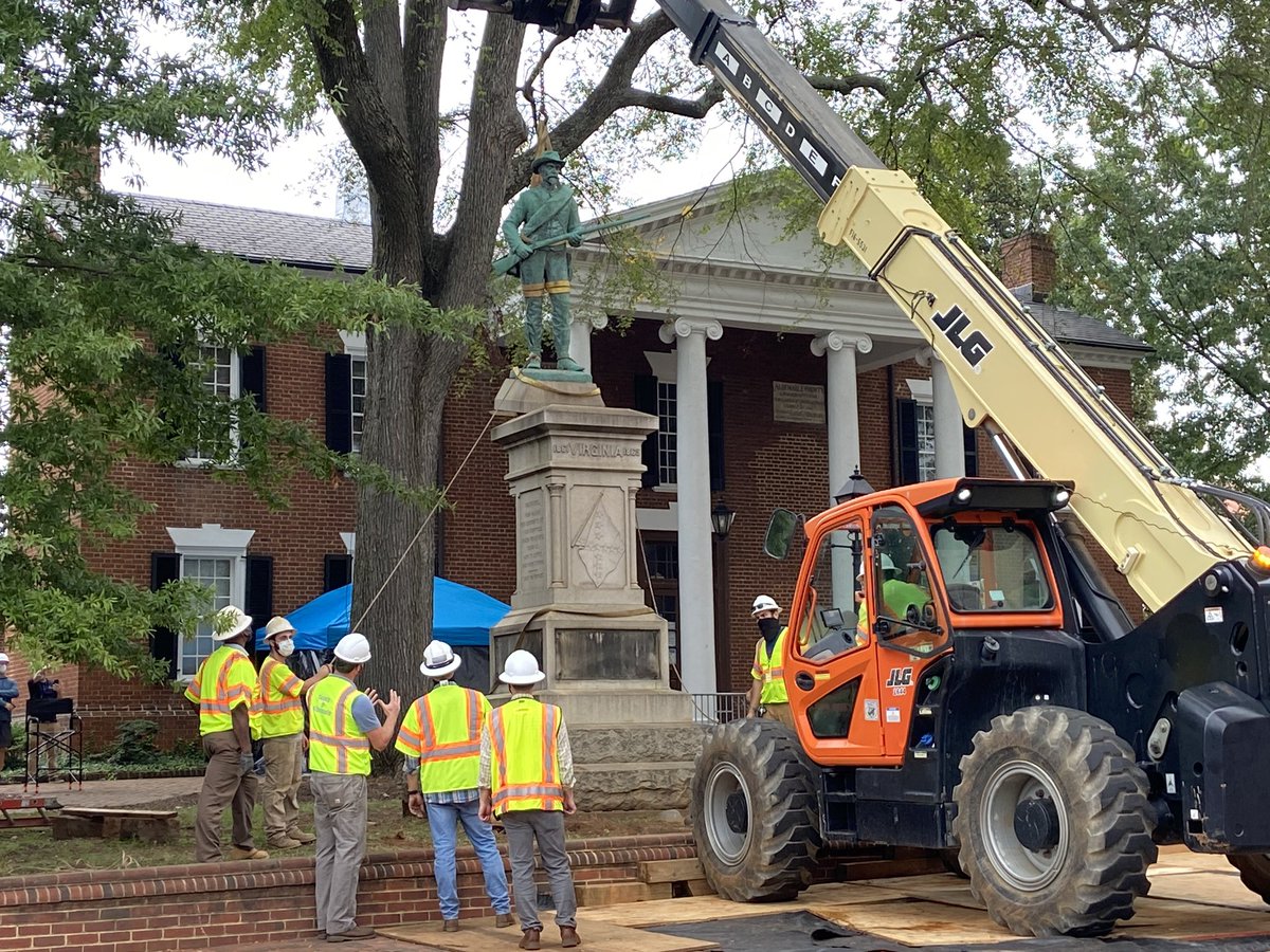 two guys working, five guys commenting