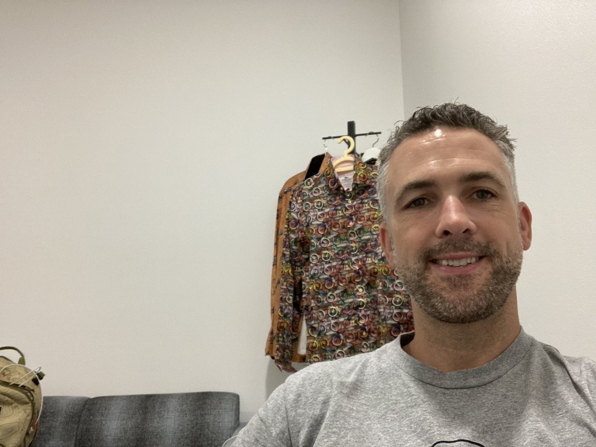 scottnicholls78's tweet photo. Hey, y’all set for another epic nights racing?? I’m just chillin in my dressing room so thought I’d get ya check list ready for you: 🤩
Beer 🍺 ✅ 
Wine / Bubbles 🍷 🍾 ✅
Take Away 🍕✅
Shirt! 👕 ✅
⏰ 5.45! ✅
Let’s go racing ✊🏻🏁 
@SpeedwayGP @btsport @Claudio_Lugli https://t.co/Ge0fhaL1EM