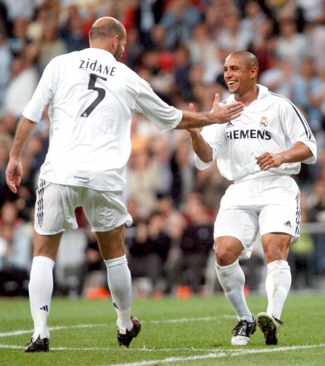 Roberto Carlos: "He is the best player I’ve seen. Zizou had something apart. Playing alongside him was a crazy thing! Supporters arrived earlier at the Bernabeu just to see him warm-up!”