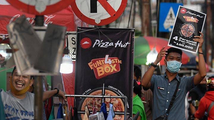 Parahnya lagi ada loh yg malu, gengsi, bahkan mengabaikan berbagai peluang.Padahal butuh duit !!!Dan setelah ini, dalam situasi pandemi seperti skrg ini semua orang pasti mengalami kesulitan.Semua usaha setelah ini harus dimulai dari bawah, dari NOL lagi.