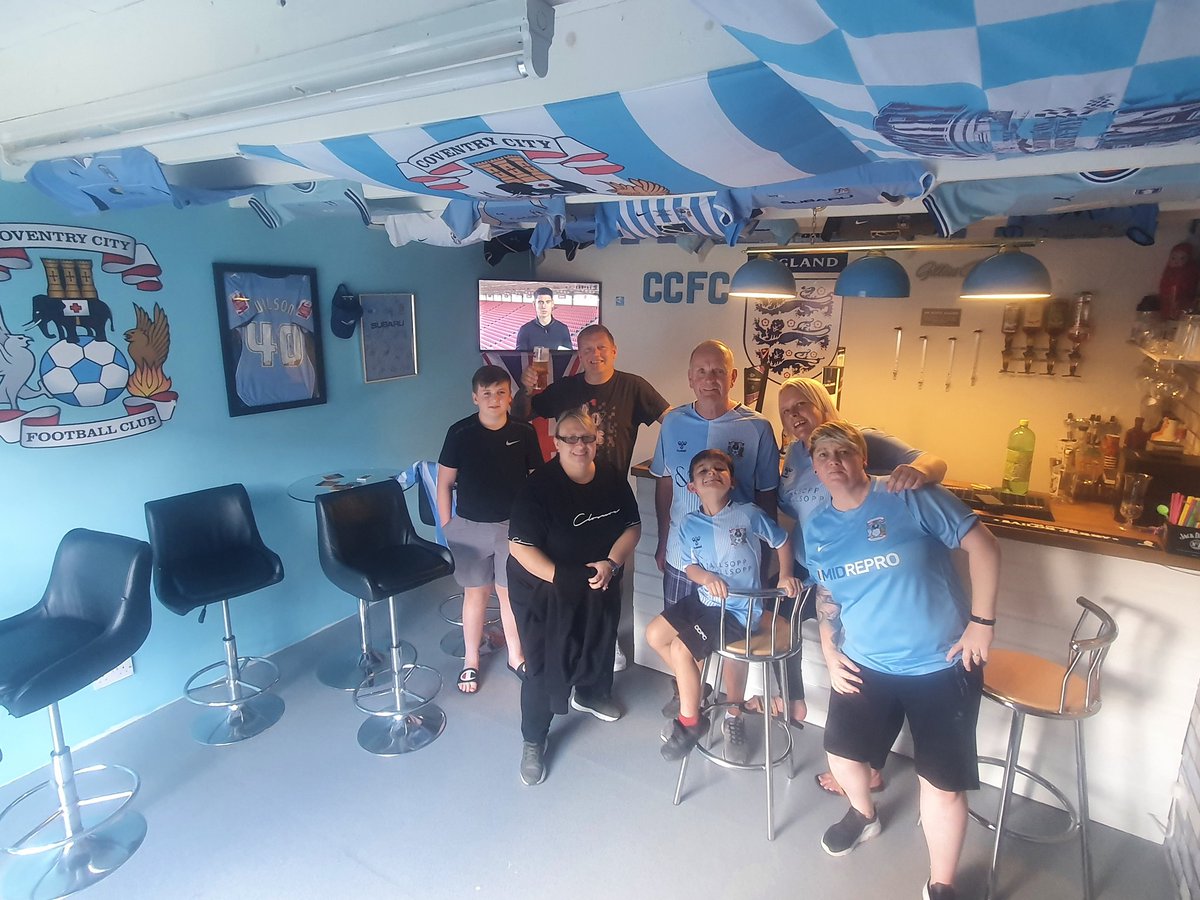 @Coventry_City few beers watching the game at the sky blue tavern #InOurCoventryHomes