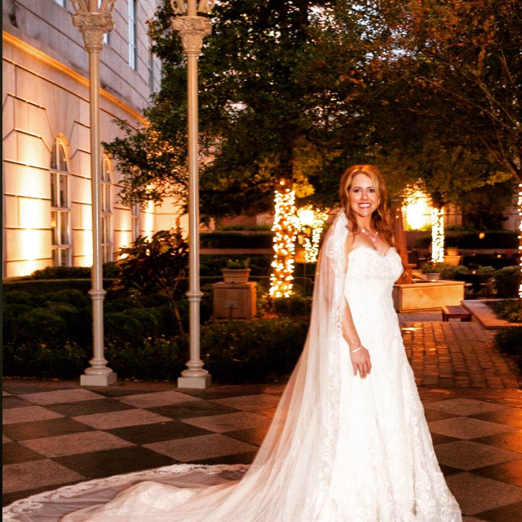 ChefBarryLofton's tweet image. Happy Birthday to my beautiful bride Megan. Given all the crazy things I’ve done in, I have no idea what I did to deserve you, but I sure am glad to to have you by my side every day.  Thank you for being such a sweet caring person, and may you have the best birthday ever!