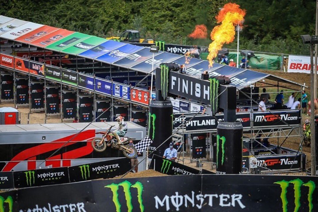 LiveMXOnline's tweet photo. Brad Anderson goes 1-1 for the EMX2T overall at Emilia Romagna 🇮🇹 #emx #emx2t #dirtbikes #mx #motocross #livemotocross https://t.co/qORVXCzoNt