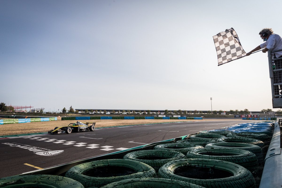 RenaultSeries's tweet photo. [Report] Caio Collet, first #FormulaRenault winner at @MagnyCoursTrack since 2010! 

⚡️ First pole &amp; second win for the #RenaultSportAcademy driver
🔀 The Brazilian reclaims the lead against @VictorMartinsFR
🏆 Fourth Hankook Trophy for @VidalesRacing 

👉 https://t.co/br4Wjb7A6g https://t.co/GTYEYxmgIs