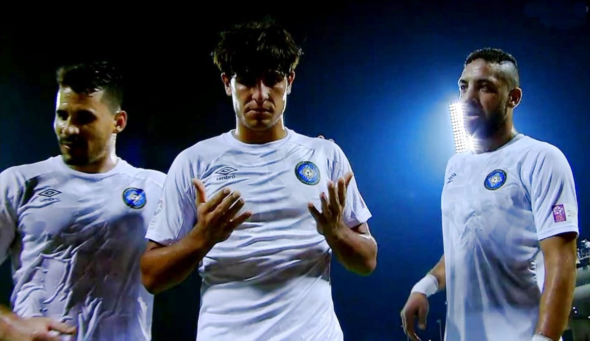 AlSailiyaclub's tweet photo. الدولي العراقي #مهند_علي ميمي يرفض الاحتفال بالهدف الأول الذي سجله في مرمى الخريطيات .. حزناً على وفاة #ناظم_شاكر لاعب #منتخب_العراق السابق https://t.co/3Xe1ZyrXQF