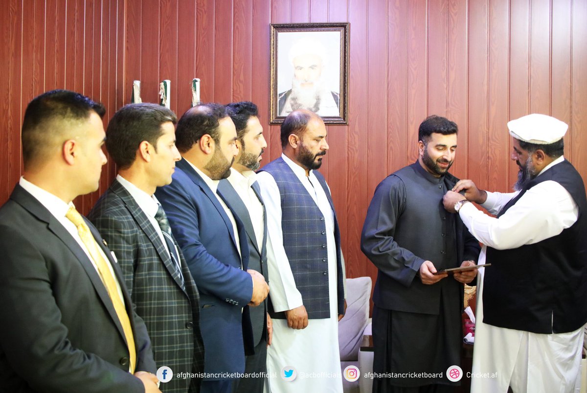 Farhan_YusEfzai's tweet photo. د مشرانو جرګې له مشر ښاغلي @Famuslimyar صیب او ټولو غړو مننه کوم چې نن یې په ستاینلیک او مډال ونازولم. د کرکټ بورډ ادارې د پرمختګ او اصلاحاتو لپاره به لا ډير کوټلي ګامونه پورته کړم او د اصلاحاتو روانې لړۍ ته ژمن یم. https://t.co/jhkI3lthCN