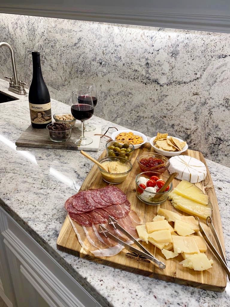 amccountertops's tweet photo. What are your plans for the weekend? #HappyHour #interiordesign #Kitchen https://t.co/FiU2oaU3uv