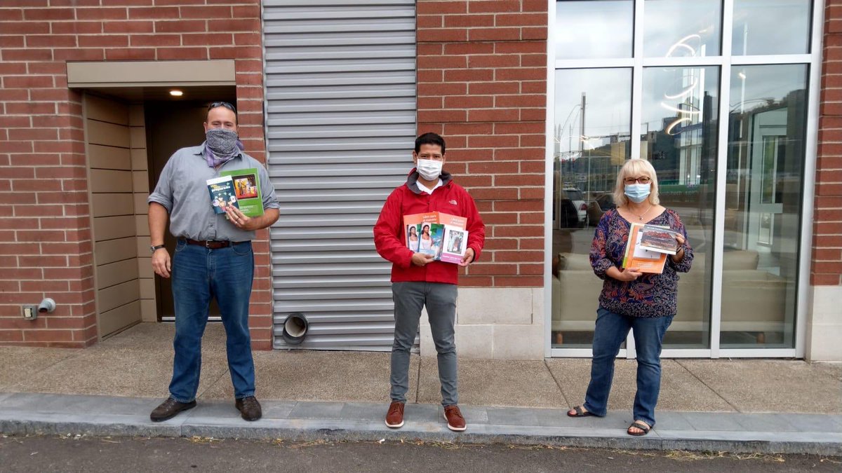 ConsulmexFila's tweet image. @ConsulmexFila hizo entrega de 465 libros 📚 de texto en español a @iu5edinboro del #migranteducationprogram de la ciudad de @Pittsburgh para el beneficio de la comunidad mexicana en esta región. 

#VOE #EducaciónSinFronteras #VentanillasComunitarias @IME_SRE