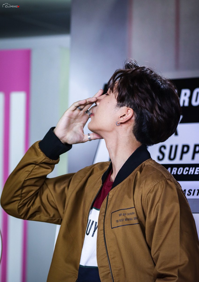CharMING300K's tweet photo. 🏥 หามเข้ารพ.ทีค่ะ โดนสันกรามพ่อบาด 
#MewSuppasit
#GuylarochexMewsuppasit https://t.co/BTo6bmtmG1