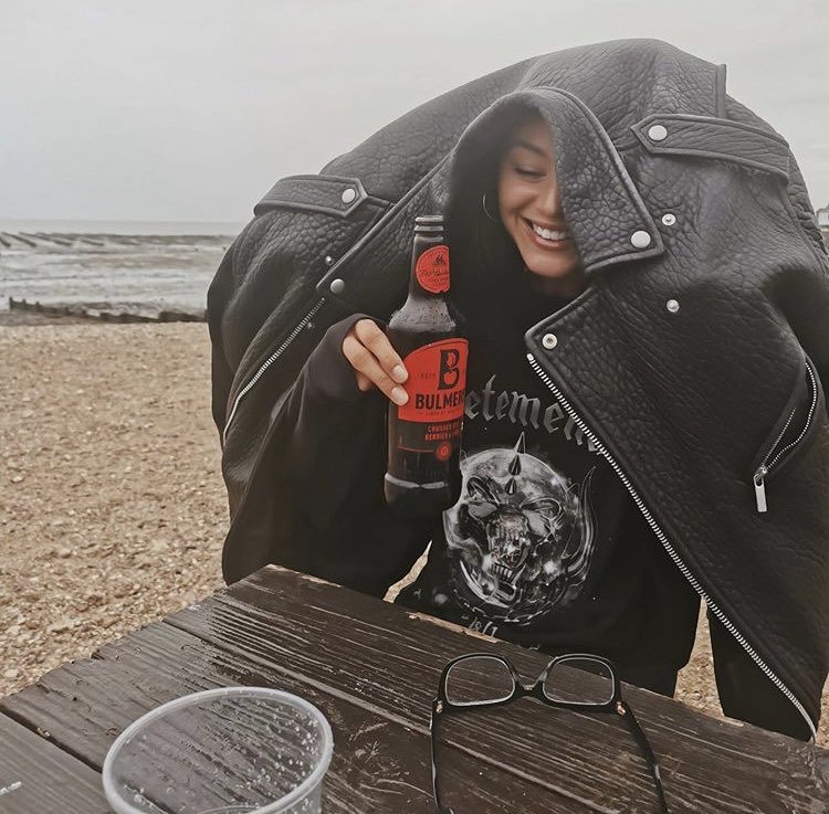 EleanorsNews's tweet photo. Eleanor posted these pictures on Instagram ☺️

EleanorJ92: a very British summer ☀️ yesterday at the seaside vs last weekend at the seaside... https://t.co/KhuHm8lep0
