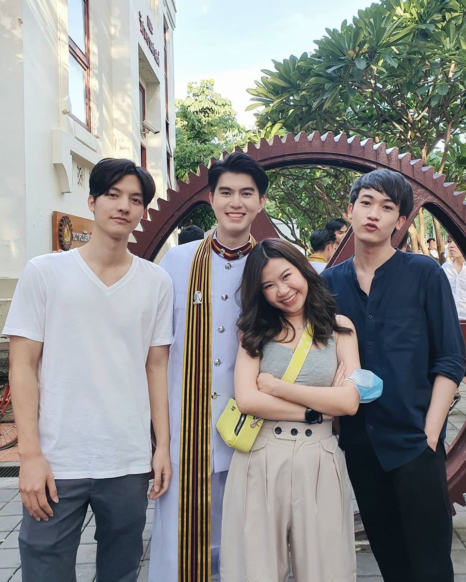 AllAboutGM's tweet photo. 200912 bumm608 ig update 💕
.
.
😊🎓🎉🎈💗
#boss_charu
#แก๊ปมิวซ์
#GapKittichat #แมวมิวซ์
#ConversationThailand https://t.co/D09oo8wjVS