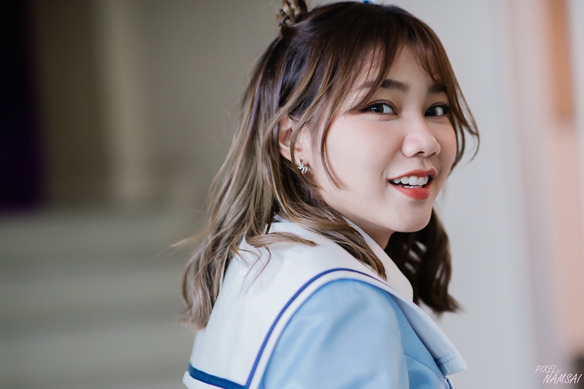 pixel482's tweet photo. Namsai BNK48 รัวกล้องยังไงก็ถ่ายความน่ารักของเธอเก็บไว้ไม่หมดจริงจริง

#NamsaiBNK48
#BNK48
#PixelofNamsai
#Winkwa3kaiTh

Place : มติชน/ข่าวสด/103.5/Cat Radio
Camera : Canon Eos 1Dx MK II
Canon Eos r
EF 85 1.4 L IS
EF351.4 https://t.co/OYjfJrkiYX