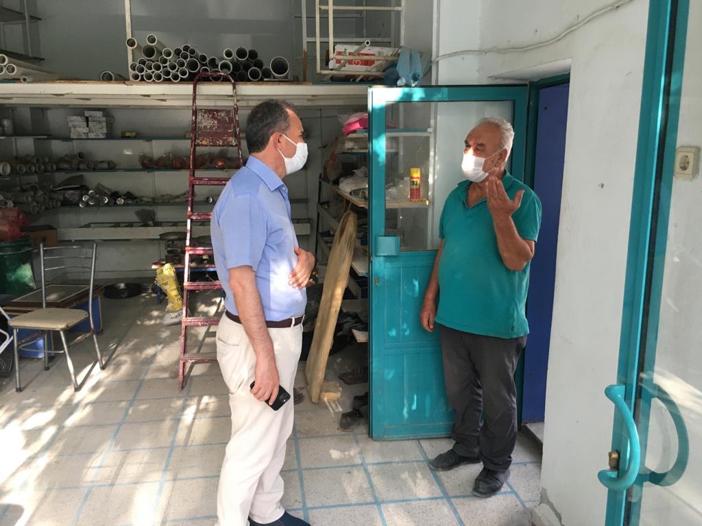 Drsuleymanklnc's tweet photo. Eski Samsat Caddesi üzerinde bulunan esnaflarımızı dinledik. Hem çalışmalarımızı anlatıyor, hem vatandaşlarımızın taleplerini dinliyoruz. Her anı halkın içinde değerlendirip hemşehrilerimizin talep ve önerileri bizzat dinliyorum. https://t.co/t5uhW2i3fS