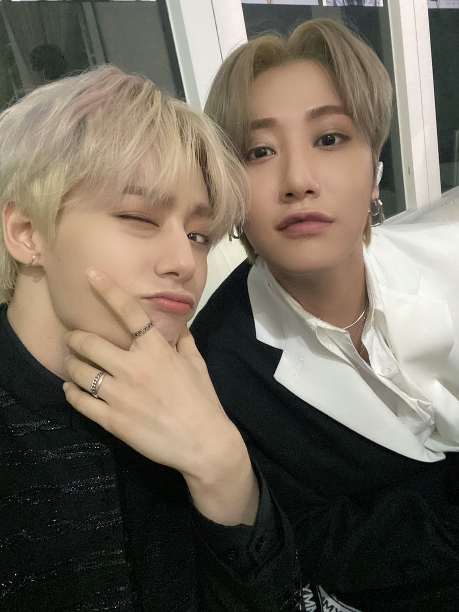 official_ONEUS's tweet photo. [#환웅] 제일 멋졌다아👍👍👍 https://t.co/CNHAaJAKAa