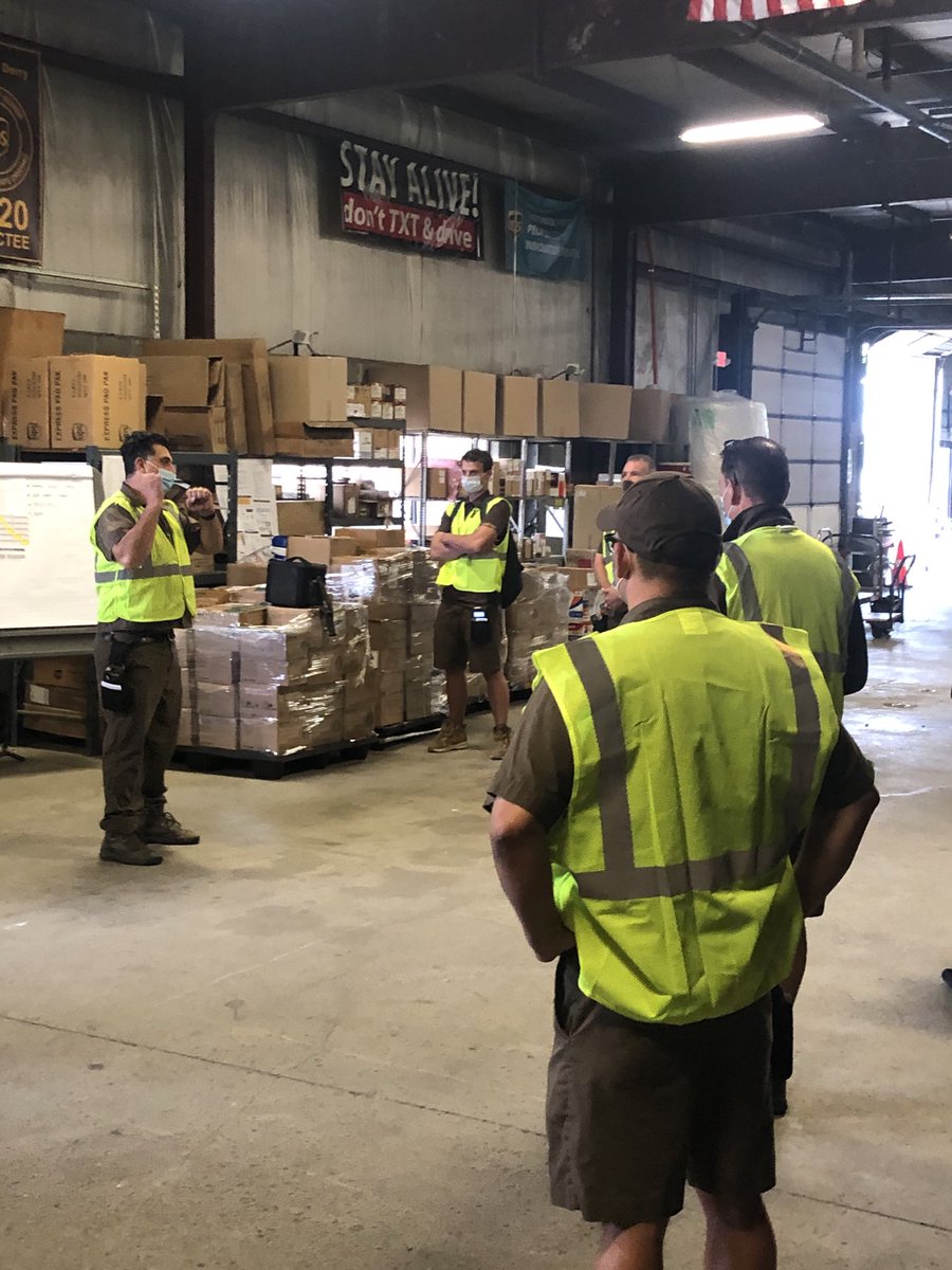 Great way to kick off Saturday Ground in Wixom with a demo on keeping your eyes moving to prevent a “Hit Other in Rear” by the CHSP Co-Chair “Mo” 👀 ⁦<a href="/Gr8LakesSafety/">UPS Great Lakes District Safety</a>⁩ ⁦<a href="/Gr8LakesUPSers/">Great Lakes UPSers</a>⁩ ⁦<a href="/ChspWixom/">wixomCHSP</a>⁩ ⁦<a href="/RyanMervyn/">Ryan Mervyn</a>⁩
