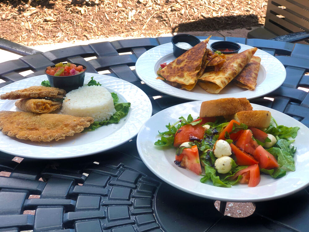 FloridaysResort's tweet photo. Saturday's are for poolside lunch! 🥗🌮
.
.
#FloridaysResortOrlando #OrlandoHotels #Summer #DisneyGoodNeighborHotel #Summerfreenights #RoadTrips #Offers #PoolsideLunch #Salad #Empanadas #Quesadillas https://t.co/nwmclos1SU