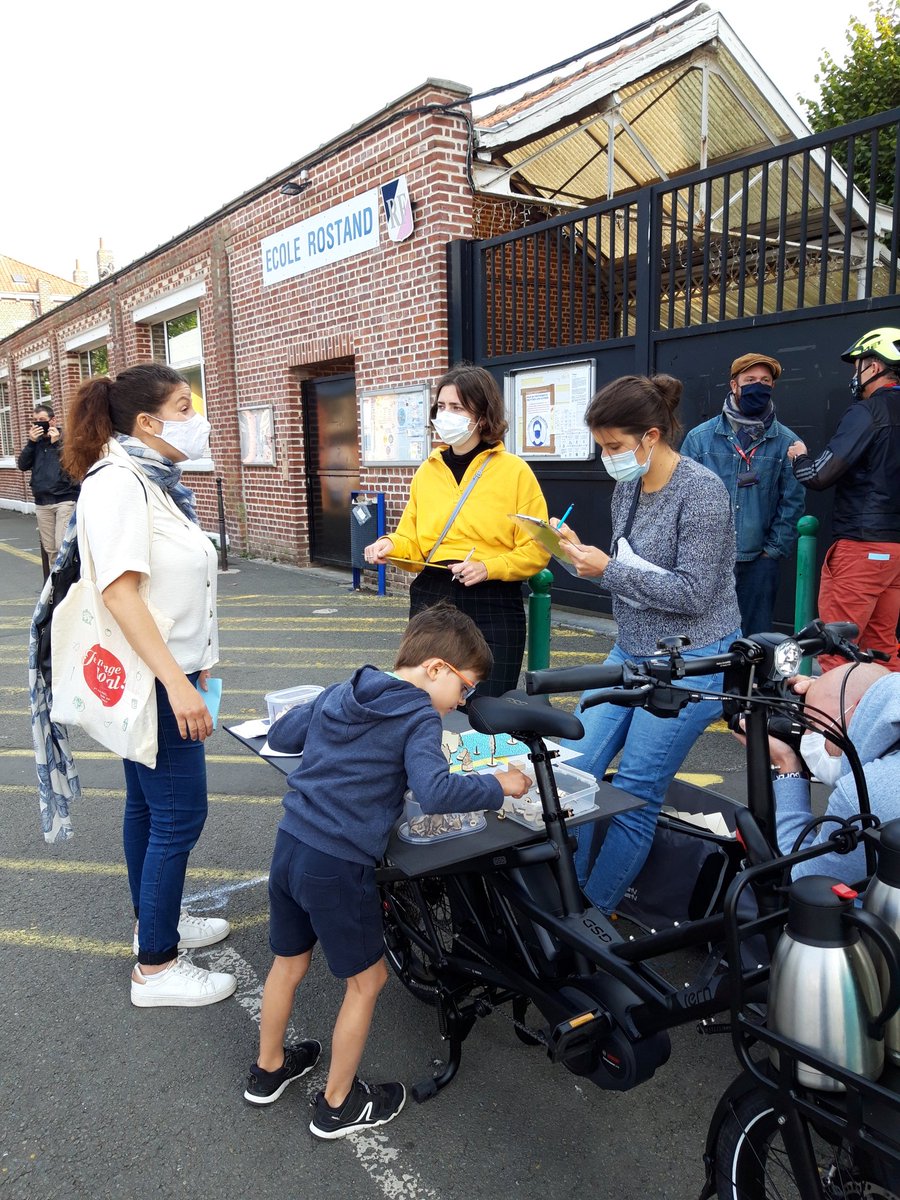 Joséphine Combe (@combejosephine) on Twitter photo De Paris 11ème aux marchés des communes de la @MEL_Lille, cette semaine <a href="/vrmtvrmt/">Vraiment Vraiment</a> embarquait son VVCargo <a href="/ternbicycles/">Tern Bicycles</a> pour une première sortie spéciale "Grand Boulevard rêvé". #velotaf #velodefonction #tern #theoucafe De Paris 11ème aux marchés des communes de la @MEL_Lille, cette semaine <a href="/vrmtvrmt/">Vraiment Vraiment</a> embarquait son VVCargo <a href="/ternbicycles/">Tern Bicycles</a> pour une première sortie spéciale "Grand Boulevard rêvé". #velotaf #velodefonction #tern #theoucafe