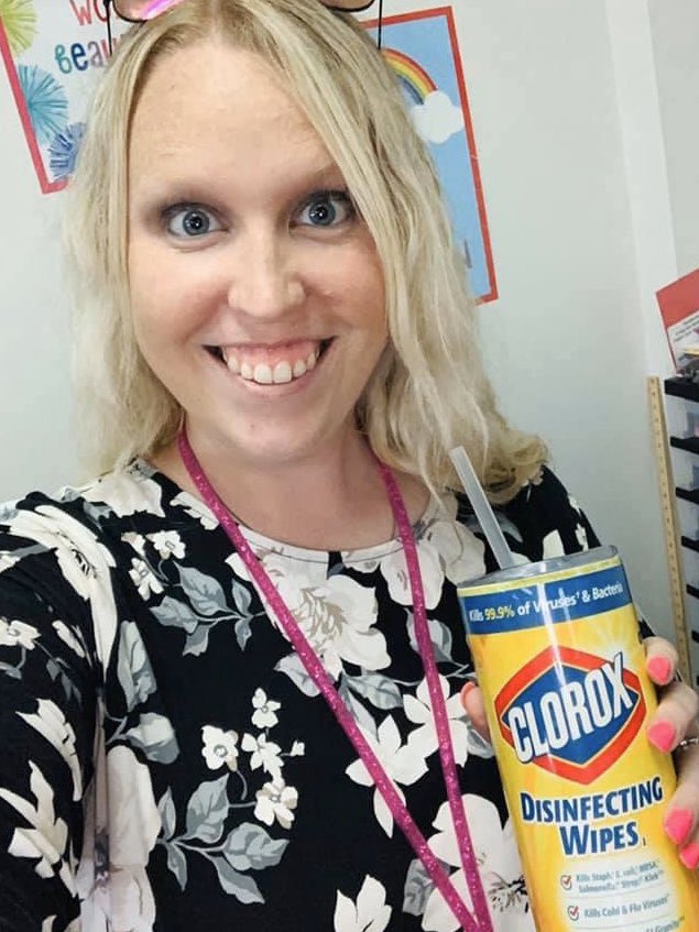 mrswyatt247's tweet photo. I’m obsessed with my cup! I used it at school this week &amp; I had a student come up to me and say “Mrs. Wyatt, you scared me, I thought you were drinking cleaning wipes!” Hahaha! #clearthelists #teacher #clorox #cups #ivegotjokes https://t.co/riuEoLBKTV