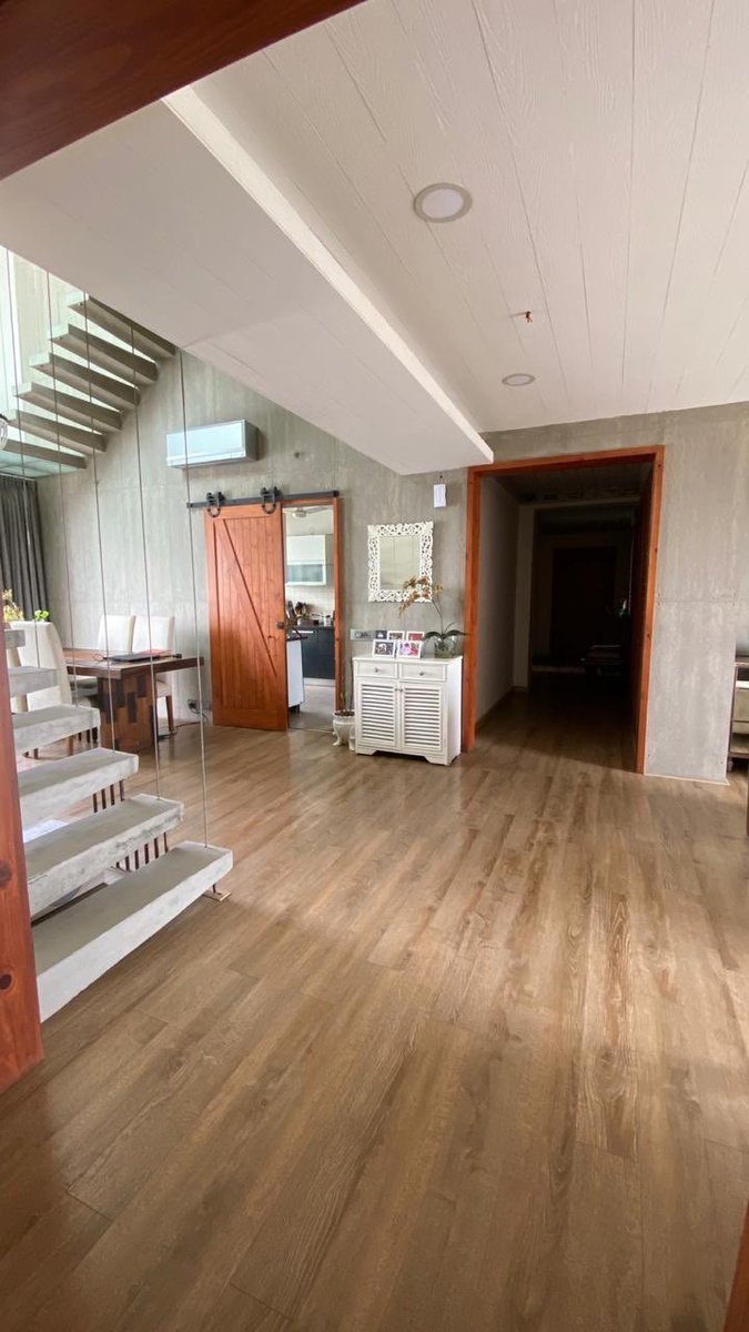 DP_Builds's tweet photo. It’s been almost half a decade since the ‘New York Loft’ was designed and completed. #interiordesign #interiors #apartment #brickwall #eclecticdecor #apartmentdesign #loftstyle #loft #loftapartment #concrete #architecture #concretesteps #cantilever #cantileverstairs #stairs https://t.co/tSzS6DsMnD