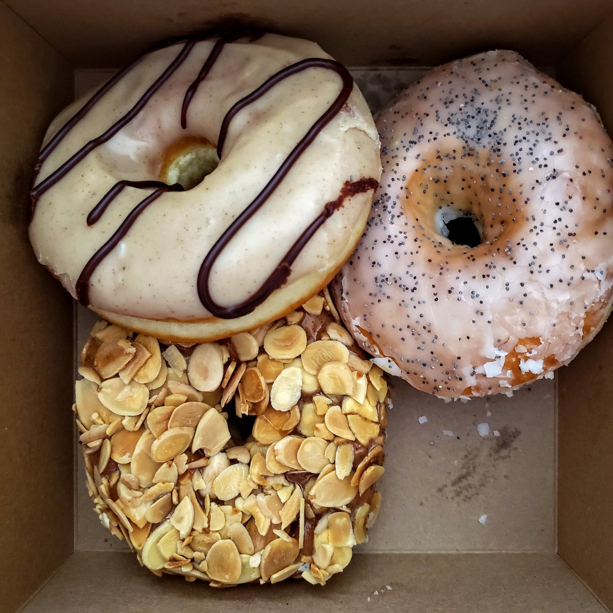 Teresa3c's tweet photo. Bringing these to a friend's later. I may or may not have eaten my doughnut before arriving at our get together 🤭😮☺️ 🍩 @OhDoughnuts #CouldNotWait https://t.co/YEK6GjiJZb