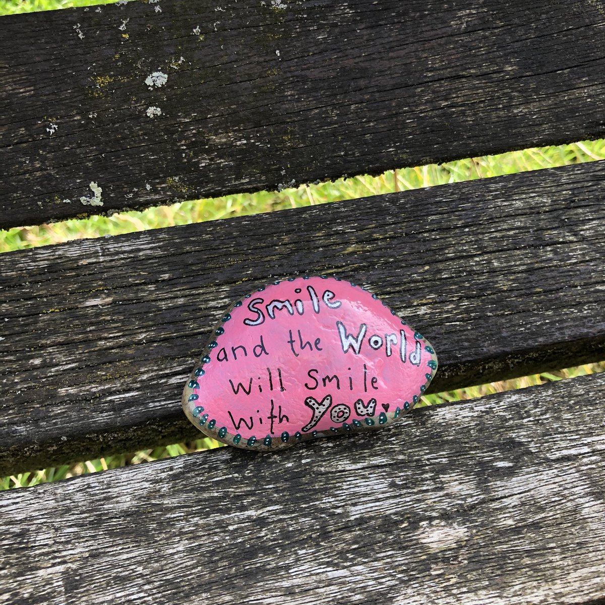 CompassionateRo's tweet image. Smile and the world will smile with you.

(Of course it’s ok to be sad or feel whatever you feel too)

This pebble waiting to be discovered on a park bench #Bristol 💚🌍🌞

#pebbleswithpurpose #compassionaterocks #rockpainting #paintedrocks #compassionrocks #365daysofcompassion