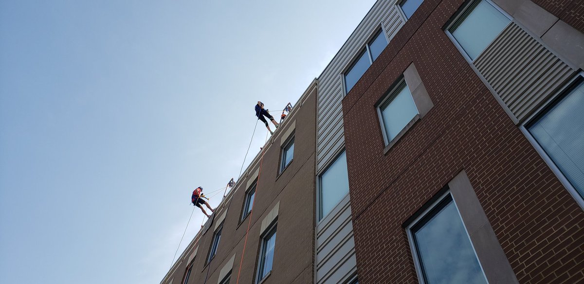 AlcottTodd's tweet photo. Good morning Bowling Green! Great start today, went "Over the Edge" already to support the Barren River Area Child Advocacy Center. Come on out on the corner of 31W By-Pass/Fairview to register, meet, or talk issues!  Alcott for Mayor! 1100 - 300, 12 Sept. https://t.co/n1WvI0AYUs