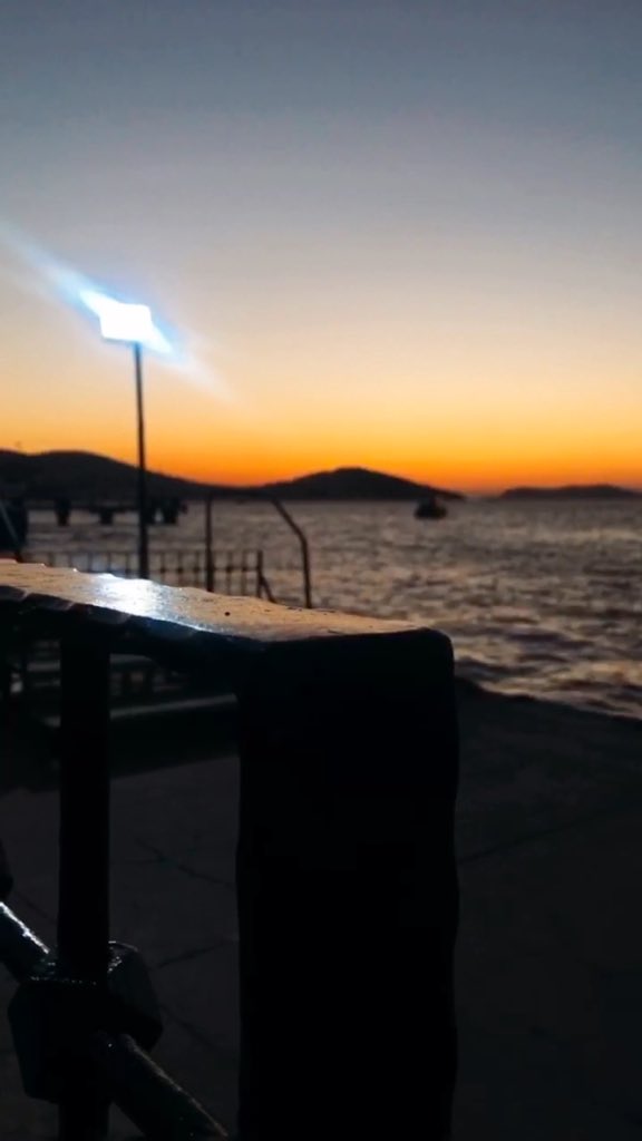 melisaoncell's tweet photo. öyle güzel batmasana, aşık oluyorum🌄 #SunsetTrip https://t.co/kkgVyq2xDC