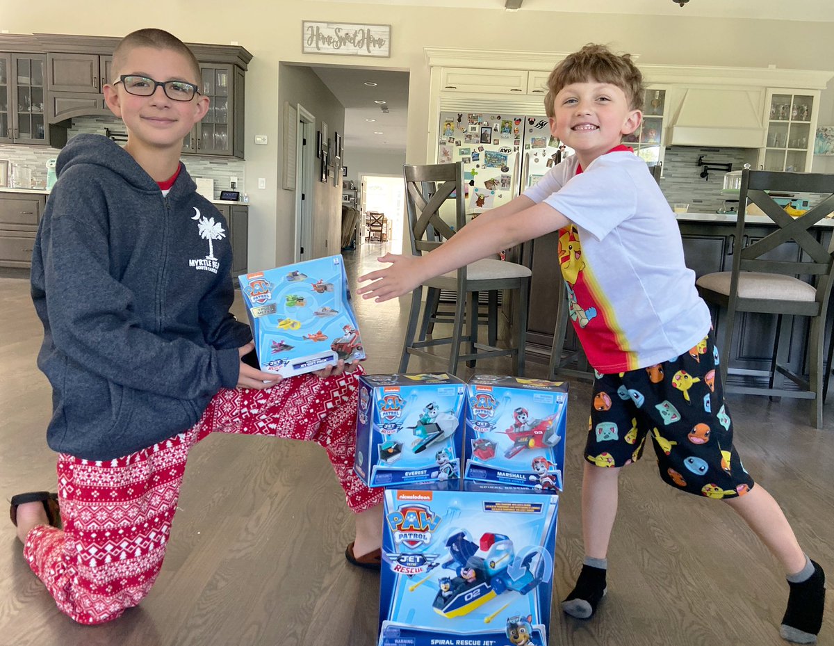 TheMommaDiaries's tweet photo. Special delivery for these two sweet boys from our friends at @SpinMaster &amp; @Nickelodeon 💙📦 

We’re loving these fun new toys from #PAWPatrol availyon @amazon 🐾 

Who’s your favorite pup?! 🐶 #JetToTheRescue #ad 

@ClickComm https://t.co/BNspTJT40X