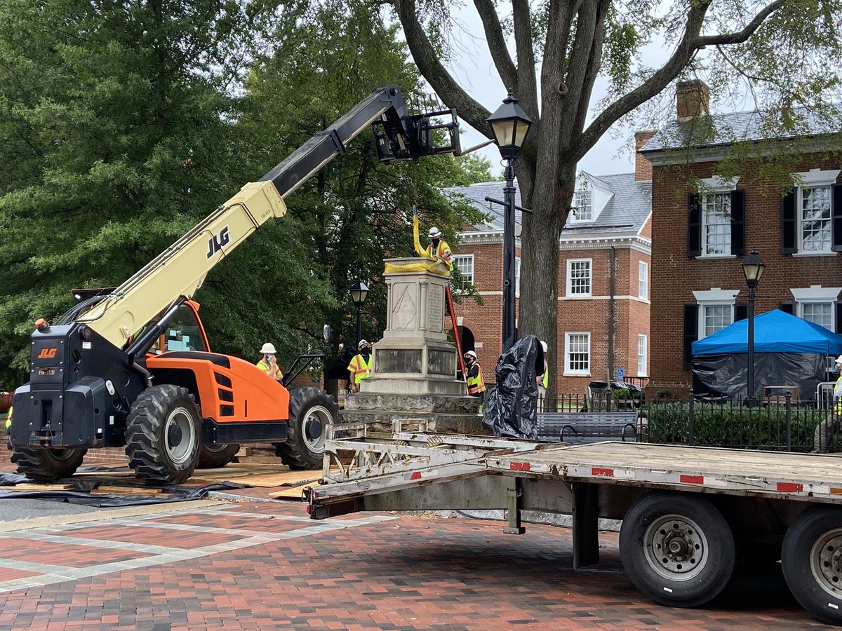 perfect timing - i’m back in time to see the straps going on the next piece of the base
