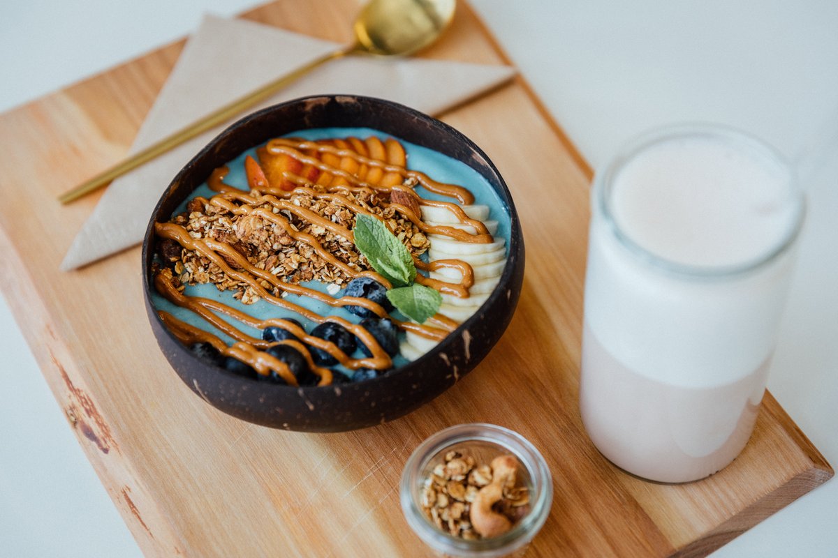 BEMeitschiBlog's tweet image. Vegane Bowls im Liebefeld. Merci Beans &amp;amp; Nuts für den frischen Wind, den ihr nach Bern bringt. 
baerner-meitschi.ch/beans-nuts/