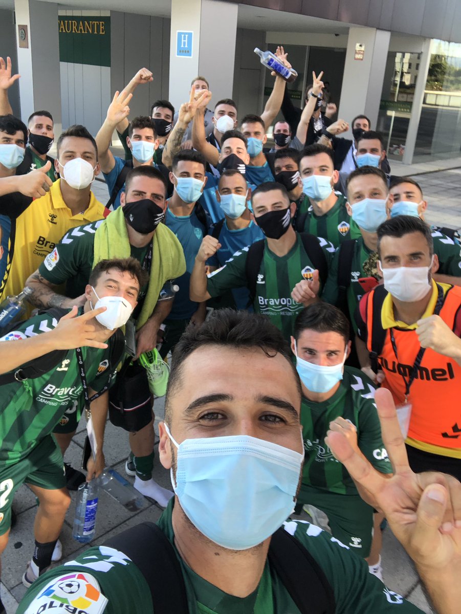 davidcubillas's tweet photo. Que bonito empezar así!! Con la humildad que nos caracteriza y sabiendo de donde venimos, vamos a por más!!! Gracias a todos esos locos que animaron desde casa hasta el 98’!!! +3 que saben a gloria!! @CD_Castellon PPO!!!! #selfiesentiemposdeCOVID https://t.co/rhOKkEVF6i