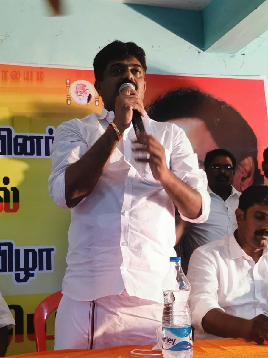 kvmuthuramaling's tweet photo. இராமநாதபுரம் மாவட்டம் போகலூர் ஒன்றியத்தை  சார்ந்த மாற்று கட்சியினர் மற்றும் இளைஞர்கள் 300 க்கும் மேற்பட்டோர் கழக தலைவரின் தலைமையை ஏற்று தங்களை கழகத்தில் இணைத்துக்கொண்டனர். https://t.co/fQleSjGhhC
