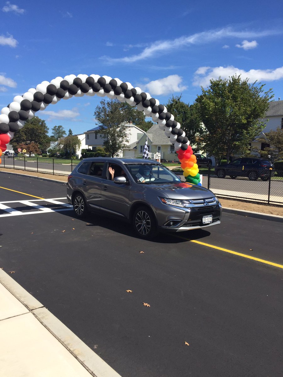 So much fun at the Meadow Drive scavenger hunt. <a href="/MeadowDrPTA/">MeadowDrivePTA</a> @MeadowDrMineola