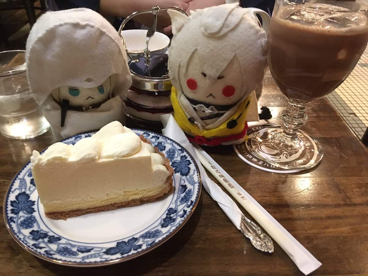 chocolater7k's tweet photo. Morning(=ﾟωﾟ)ﾉ
Show yourself its dessert time 🥕I repeat, everything is prepared🐾
外出甜點時刻要記得注意的是別讓你的小孩吃多了😆（吃完
華麗的轉身等待風鈴把蛋糕交出來！
#甜點時刻 #小狐丸 #dessert #山姥切国広 #kogitsunemaru #desserttime #cake #被被 #yamanbagirikunihiro https://t.co/BhQzIsXBMe