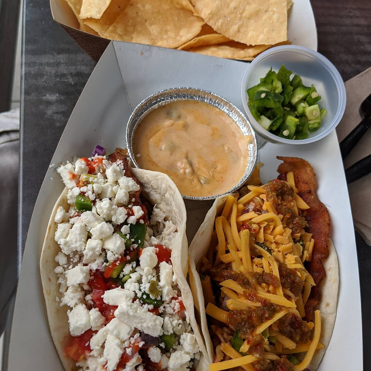rankintacos's tweet photo. GameDay at Rankin Tacos! 2 for Drinks from 3-6. 75 cent Wings ALL Day! TVs All Over The Place! FSU/GT at 3:30! #rankintacos #gameday #gonoles #socited https://t.co/qk41iAXLo3